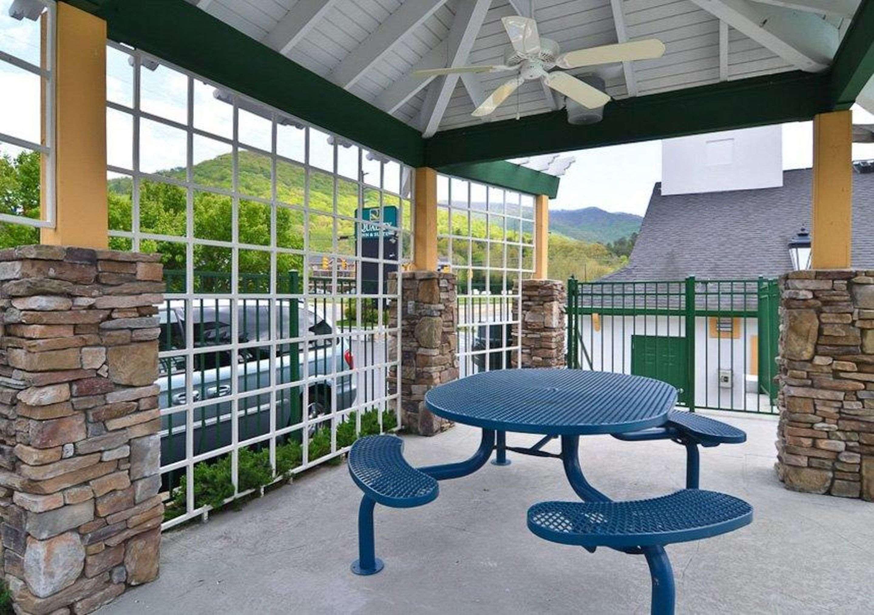 Quality Inn & Suites Biltmore East Asheville Extérieur photo