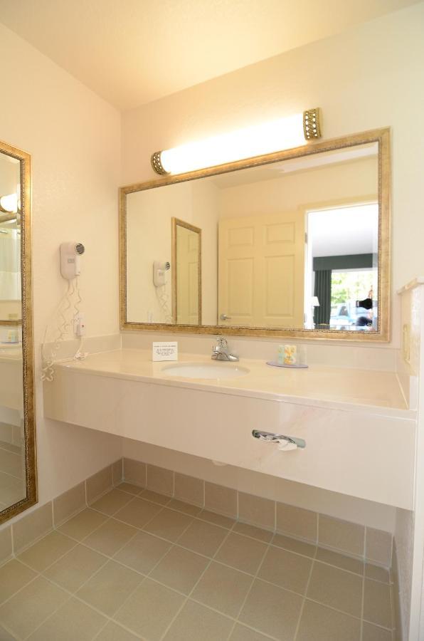 Quality Inn & Suites Biltmore East Asheville Extérieur photo