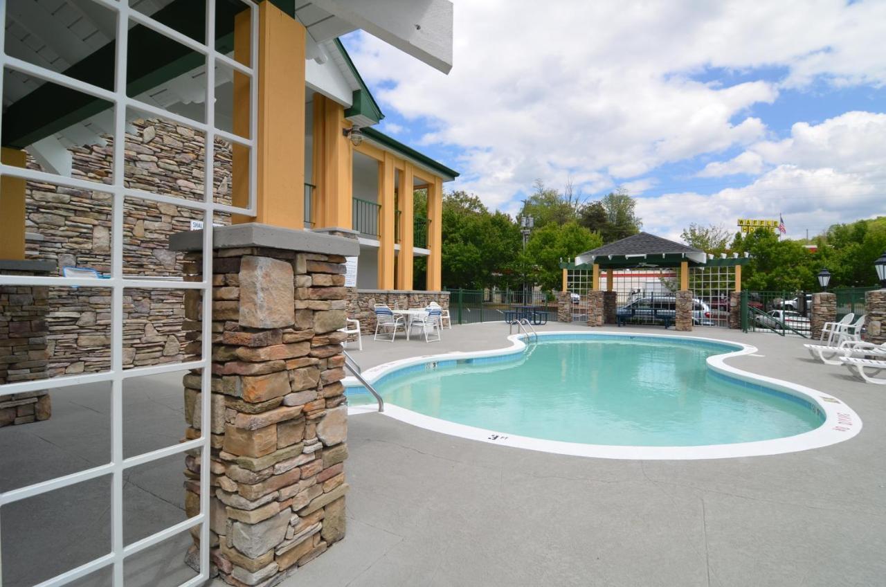 Quality Inn & Suites Biltmore East Asheville Extérieur photo