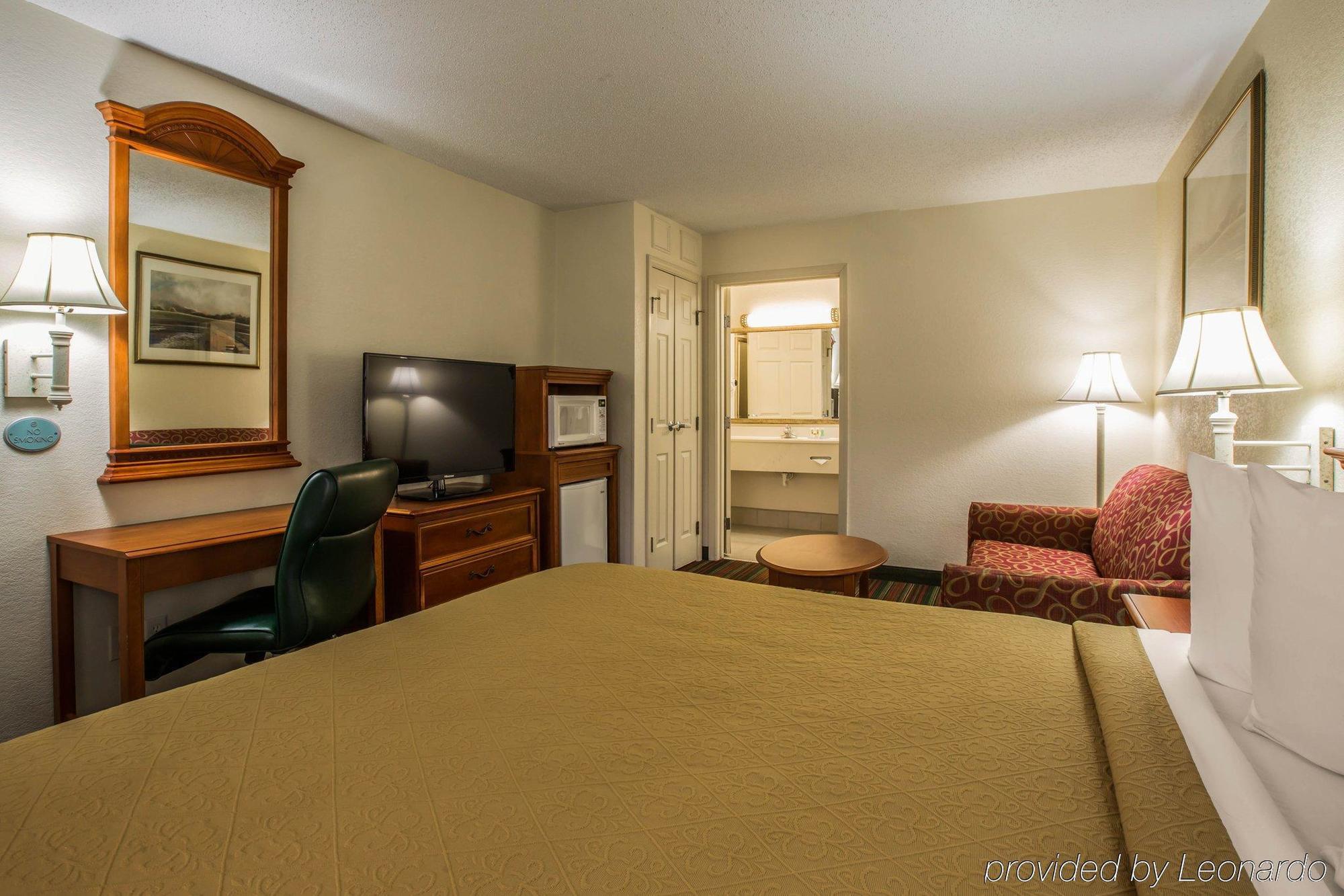 Quality Inn & Suites Biltmore East Asheville Extérieur photo