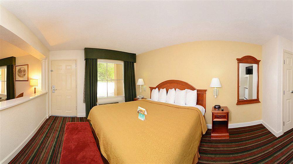Quality Inn & Suites Biltmore East Asheville Extérieur photo