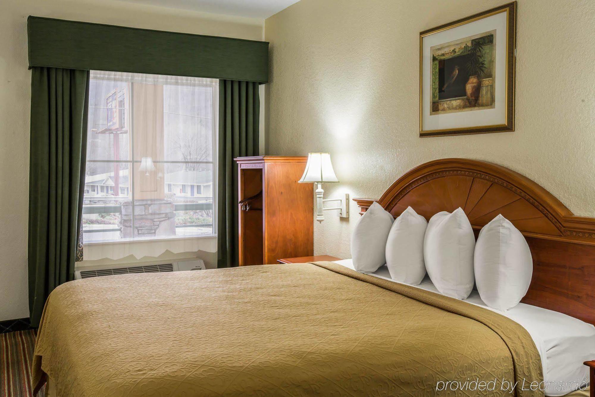 Quality Inn & Suites Biltmore East Asheville Extérieur photo
