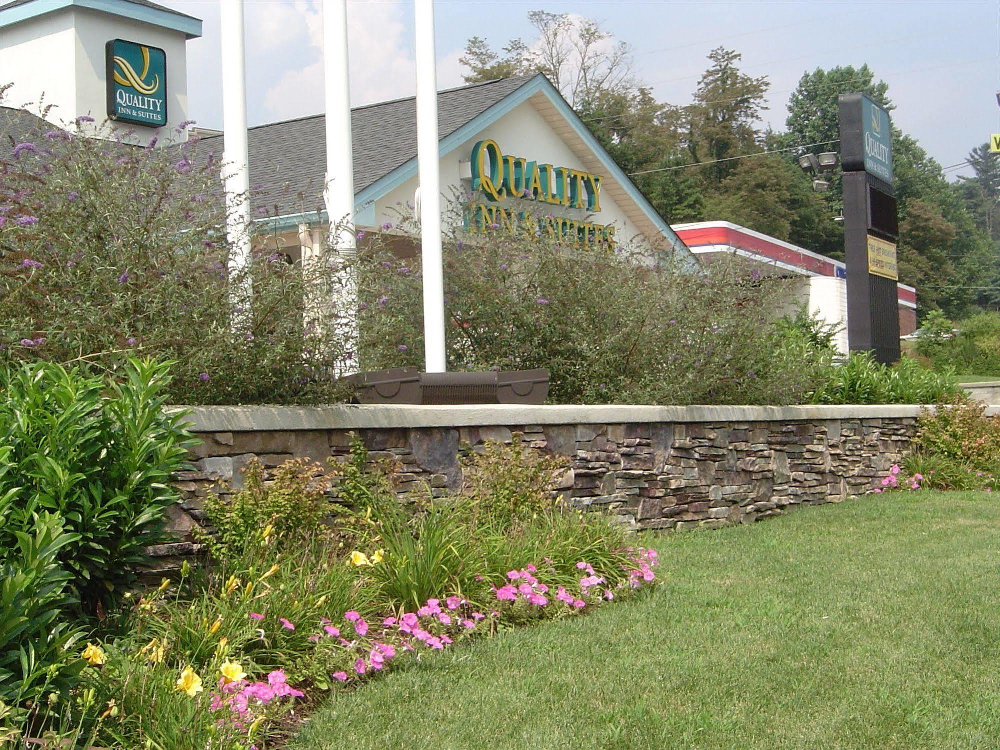 Quality Inn & Suites Biltmore East Asheville Extérieur photo